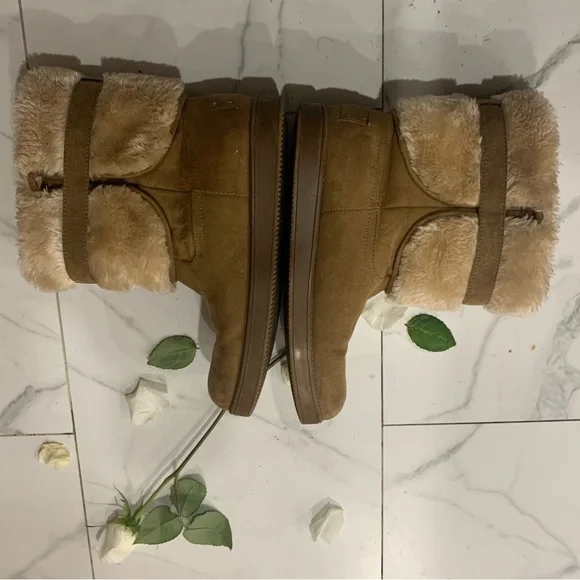 4/$15 G by Guess Addalyn fur boots - Picture 7 of 9